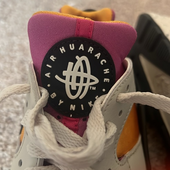 Nike Air Huarache pink and orange sz 8 (university pink gold) - Picture 7 of 9